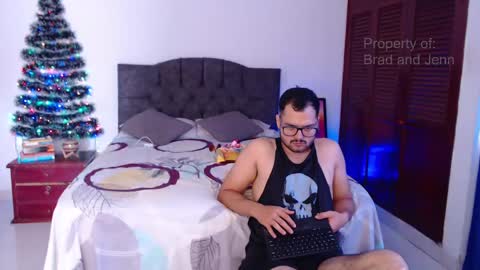 Snapshot of bradandjenn chatting on December 23, 6:16 pm Your favorite couple and the best butt on Chatur online show from December 23, 6:16 pm