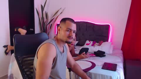 Snapshot of bradandjenn chatting on September 26, 2:43 pm Your favorite couple and the best butt on Chatur online show from September 26, 2:43 pm