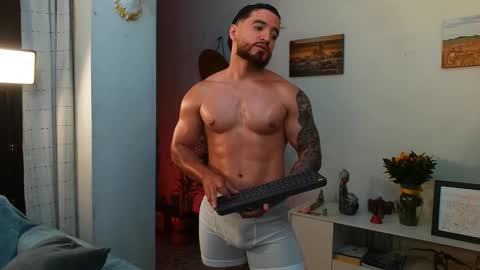 Snapshot of bradley_martinez chatting on October 1, 12:27 am Bradley Martinez online show from October 1, 12:27 am