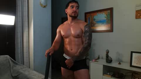 Snapshot of bradley_martinez chatting on October 16, 12:44 am Bradley Martinez online show from October 16, 12:44 am