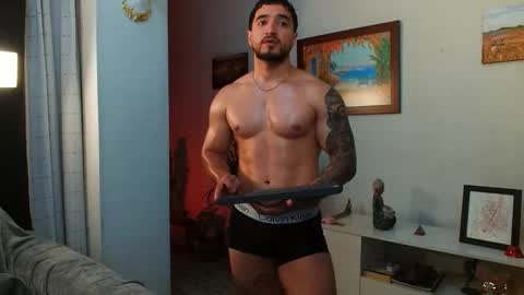 Snapshot of bradley_martinez chatting on October 19, 1:06 am Bradley Martinez online show from October 19, 1:06 am