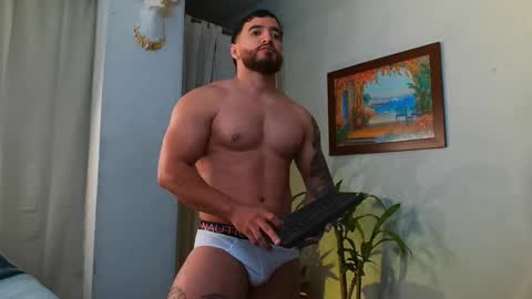 Snapshot of bradley_martinez chatting on February 24, 12:19 am Bradley Martinez online show from February 24, 12:19 am