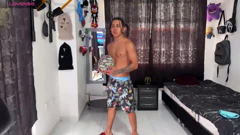 Snapshot of bradley_strong_ chatting on November 11, 3:23 pm Bradley Strong online show from November 11, 3:23 pm