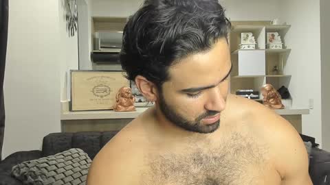 bradleymartin7 online show from January 4, 12:59 am