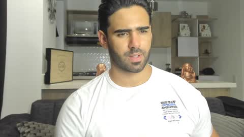 bradleymartin7 online show from January 31, 1:22 am