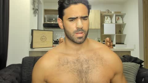 bradleymartin7 online show from February 6, 12:22 am