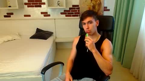 Snapshot of bradyflint chatting on November 5, 11:21 am BradyFlint online show from November 5, 11:21 am