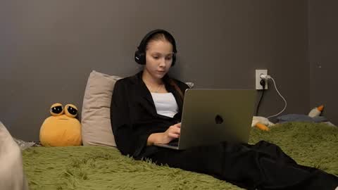 Snapshot of brandamatteson chatting on November 30, 3:16 pm Alice online show from November 30, 3:16 pm