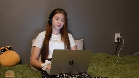 Snapshot of brandamatteson chatting on December 1, 2:11 pm Alice online show from December 1, 2:11 pm