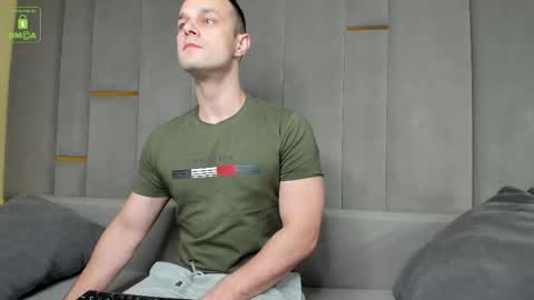 Snapshot of brandonnorriss chatting on November 4, 4:33 am BRANDON online show from November 4, 4:33 am