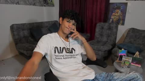 Snapshot of brandonstonexl chatting on December 30, 9:40 pm Brandon Stone online show from December 30, 9:40 pm