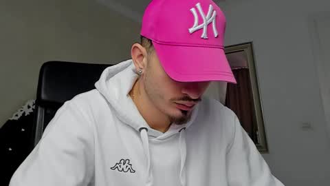 Snapshot of brandontatex chatting on February 12, 12:33 pm BrandonTateX online show from February 12, 12:33 pm