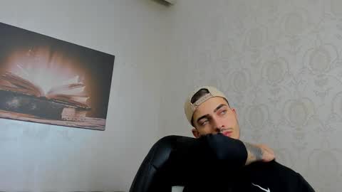 Snapshot of brandontatex chatting on October 15, 7:08 am BrandonTateX online show from October 15, 7:08 am