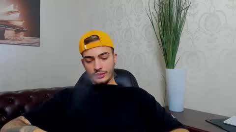 Snapshot of brandontatex chatting on November 6, 10:38 am BrandonTateX online show from November 6, 10:38 am