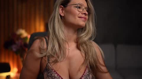 Snapshot of brandywhite chatting on January 22, 4:55 am Alex online show from January 22, 4:55 am