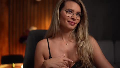 Snapshot of brandywhite chatting on January 26, 7:42 am Alex online show from January 26, 7:42 am