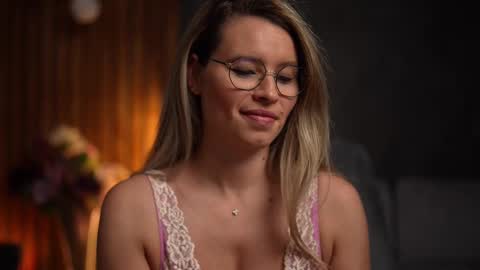 Snapshot of brandywhite chatting on February 14, 4:47 am Alex online show from February 14, 4:47 am