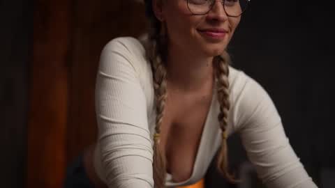 Snapshot of brandywhite chatting on September 13, 6:46 am Alex online show from September 13, 6:46 am