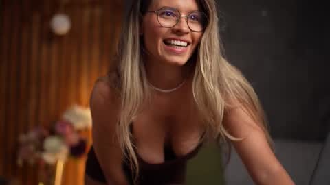 Snapshot of brandywhite chatting on October 9, 4:10 am Alex online show from October 9, 4:10 am