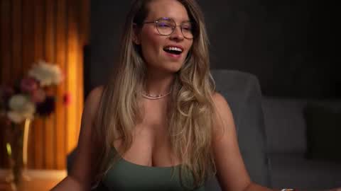 Snapshot of brandywhite chatting on October 11, 3:50 am Alex online show from October 11, 3:50 am