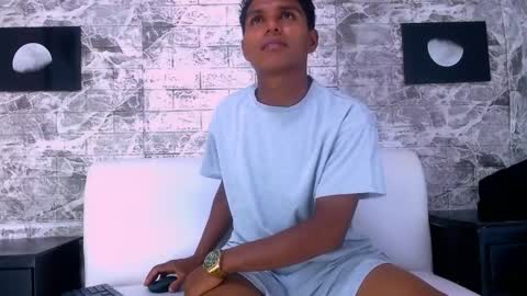 Snapshot of bratt_wolft_ chatting on December 19, 6:37 pm bratt_wolft_ online show from December 19, 6:37 pm