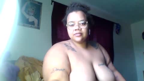 Snapshot of brattybee200 chatting on October 26, 4:35 pm brattybee200 online show from October 26, 4:35 pm