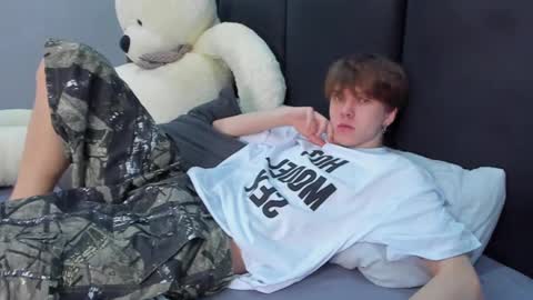 Snapshot of braxiboy chatting on February 26, 3:08 pm Brax online show from February 26, 3:08 pm