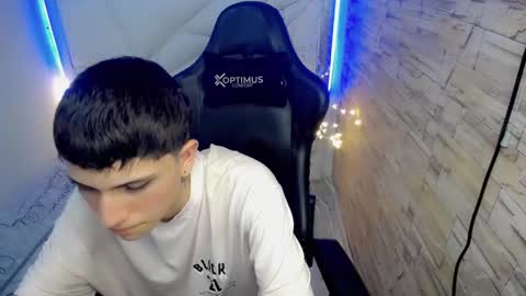 Snapshot of brayan_lopezz chatting on December 5, 6:00 pm BRAYAN online show from December 5, 6:00 pm