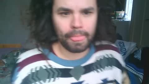 Snapshot of bread89_ chatting on December 9, 11:04 am Bread89 online show from December 9, 11:04 am