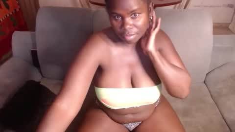 Snapshot of breestaarrs chatting on November 19, 7:19 am Valentina online show from November 19, 7:19 am