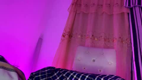 Snapshot of brenda_lott chatting on December 15, 12:29 am Brenda online show from December 15, 12:29 am