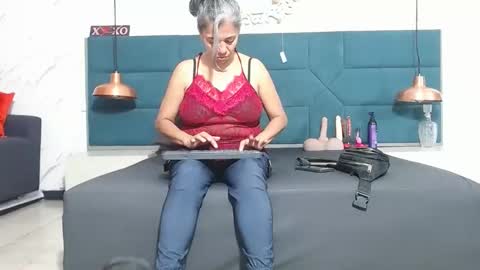 BRENDA VELASQUEZ online show from February 2, 1:08 pm