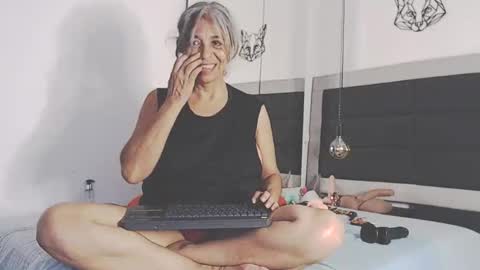 BRENDA VELASQUEZ online show from September 14, 2:27 pm