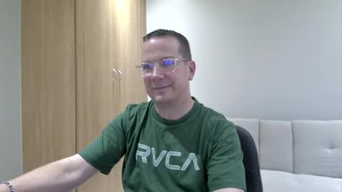 Snapshot of brettdj chatting on November 14, 3:55 pm Brett online show from November 14, 3:55 pm