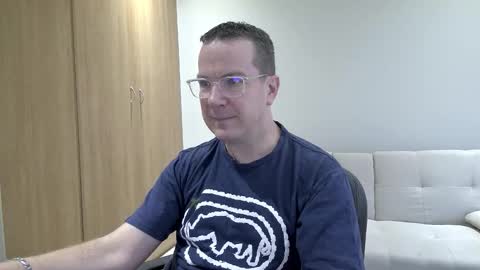 Snapshot of brettdj chatting on November 18, 2:43 pm Brett online show from November 18, 2:43 pm