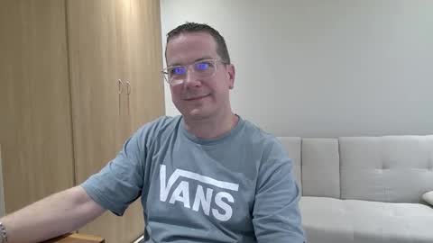 Snapshot of brettdj chatting on November 19, 3:45 pm Brett online show from November 19, 3:45 pm