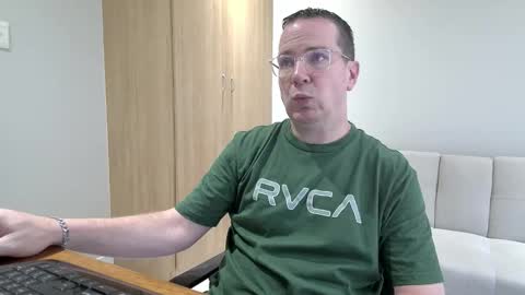 Snapshot of brettdj chatting on November 23, 1:11 pm Brett online show from November 23, 1:11 pm