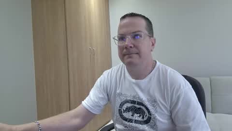 Snapshot of brettdj chatting on December 20, 9:05 am Brett online show from December 20, 9:05 am