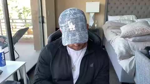 Snapshot of brettmycles chatting on October 27, 10:47 pm Brett Mycles online show from October 27, 10:47 pm