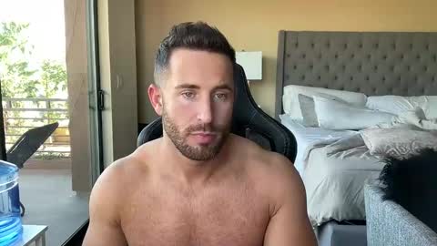 Snapshot of brettmycles chatting on November 4, 9:36 pm Brett Mycles online show from November 4, 9:36 pm