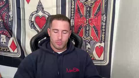 Snapshot of brettmycles chatting on December 3, 6:06 pm Brett Mycles online show from December 3, 6:06 pm