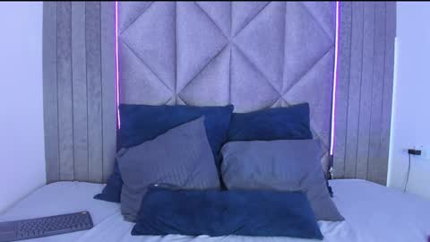 Snapshot of briaconner_ chatting on January 22, 5:59 am B R I A online show from January 22, 5:59 am
