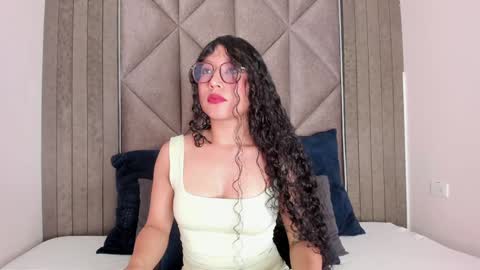 Snapshot of briaconner_ chatting on February 1, 2:37 am B R I A online show from February 1, 2:37 am