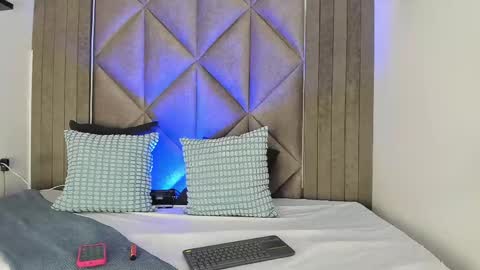 Snapshot of briaconner_ chatting on September 13, 2:33 am B R I A online show from September 13, 2:33 am