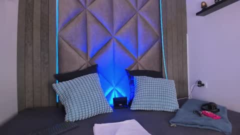 Snapshot of briaconner_ chatting on September 23, 2:36 am B R I A online show from September 23, 2:36 am