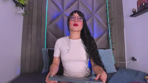 Snapshot of briaconner_ chatting on October 4, 2:31 am B R I A online show from October 4, 2:31 am