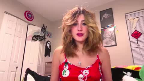 Snapshot of briadominick chatting on December 6, 3:19 am Brianna3 online show from December 6, 3:19 am