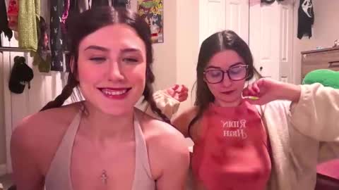 Snapshot of briadominick chatting on February 19, 2:55 am Brianna3 online show from February 19, 2:55 am