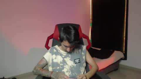 Snapshot of brian_sweetx chatting on December 19, 11:35 pm Brian sweetx Independent online show from December 19, 11:35 pm