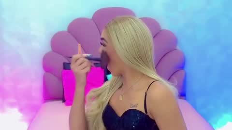 Snapshot of briana_sex32 chatting on December 24, 7:17 am BRIANA online show from December 24, 7:17 am